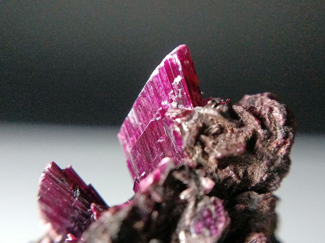 だいき　エリスライト　原石　コバルト華　鉱物標本