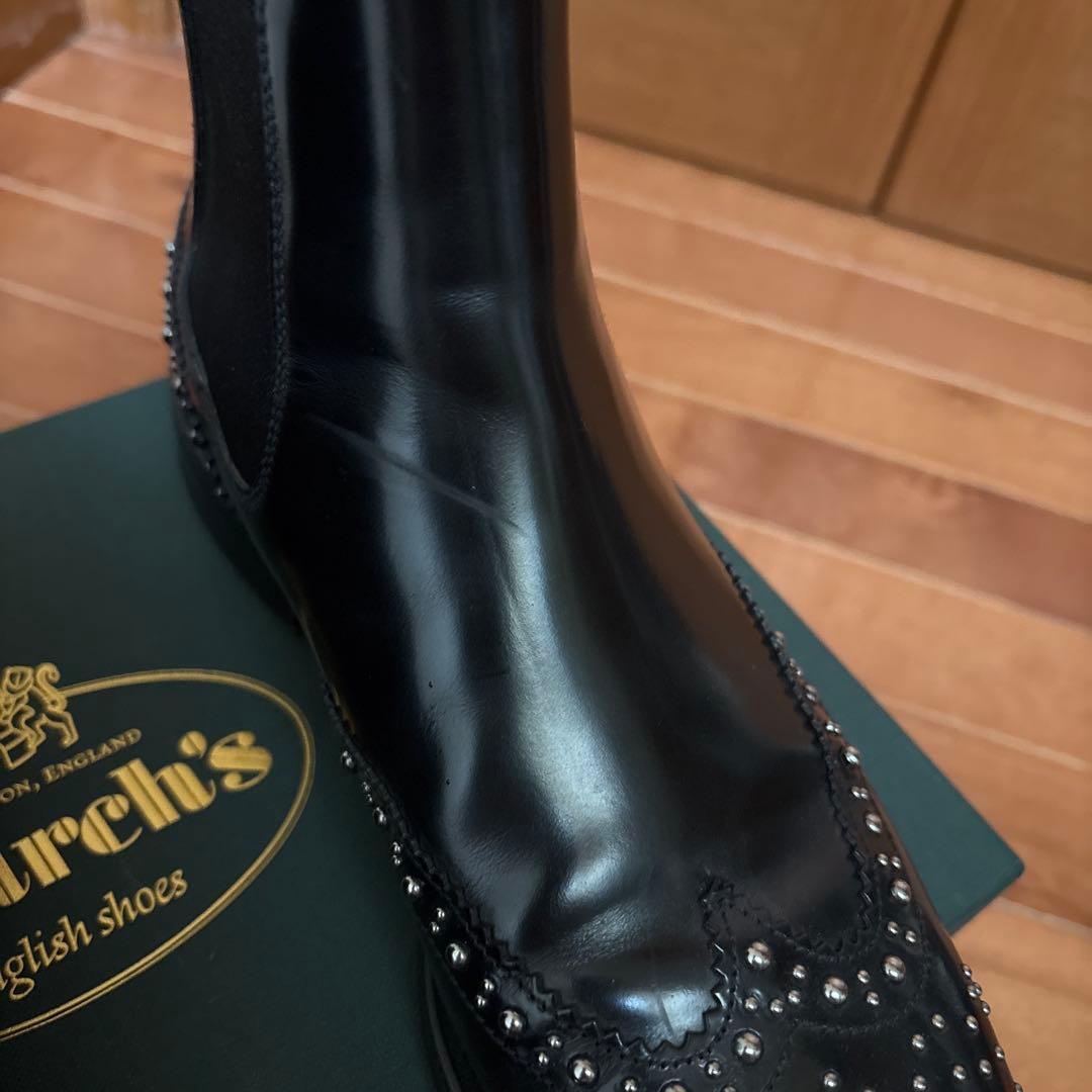 スタッズ付き黒レザーサイドゴアブーツ