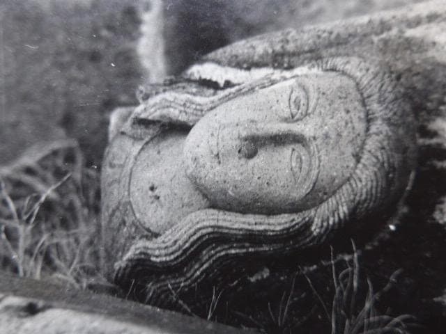 原爆投下後の浦上天守堂の石彫の残骸のオリジナルプリント