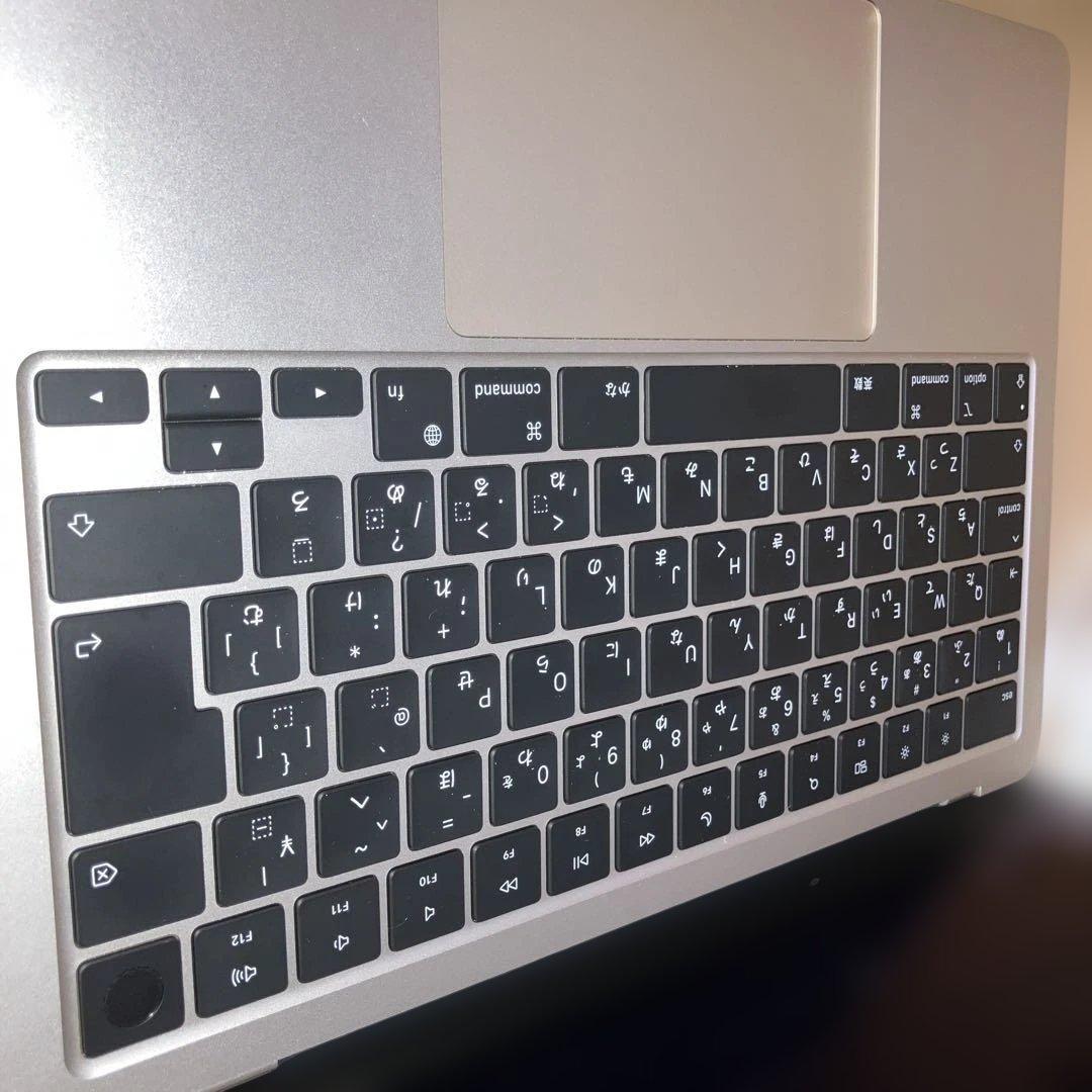 び*K様 MacBook Air 本体と充電器のみ