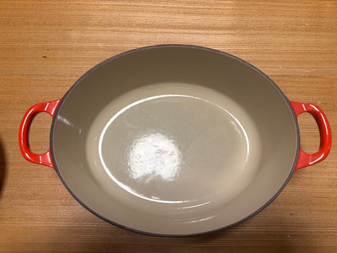 美品　ル・クルーゼオーバル鍋　27センチレッド　赤【箱なし】