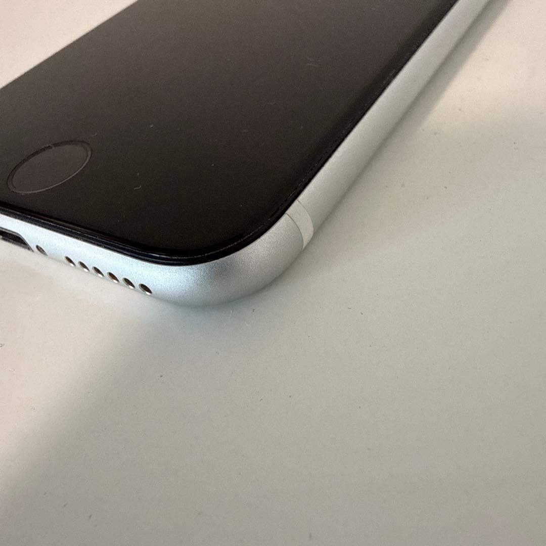 iPhone SE 第2世代 (2020年モデル) 白SIMロック解除済