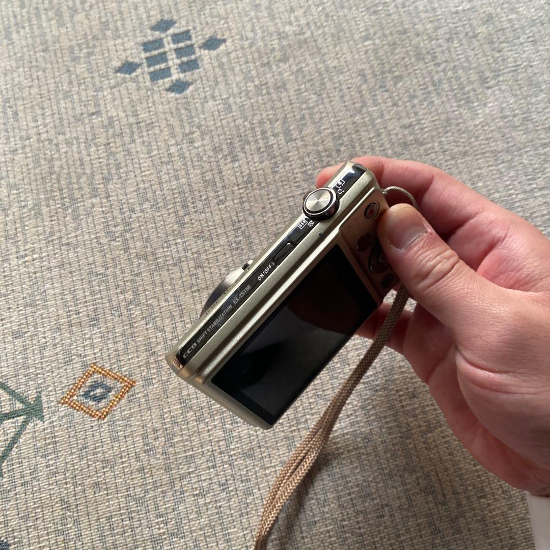 CASIO コンパクトデジタルカメラ　EXILIM EX-ZS150