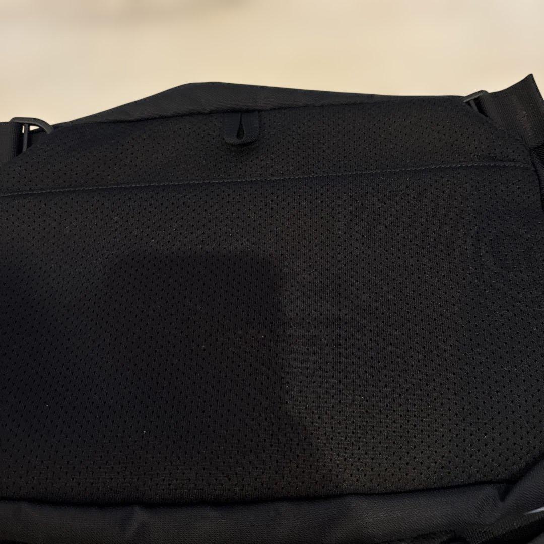 MYSTERY RANCH ブラック ショルダーバッグ