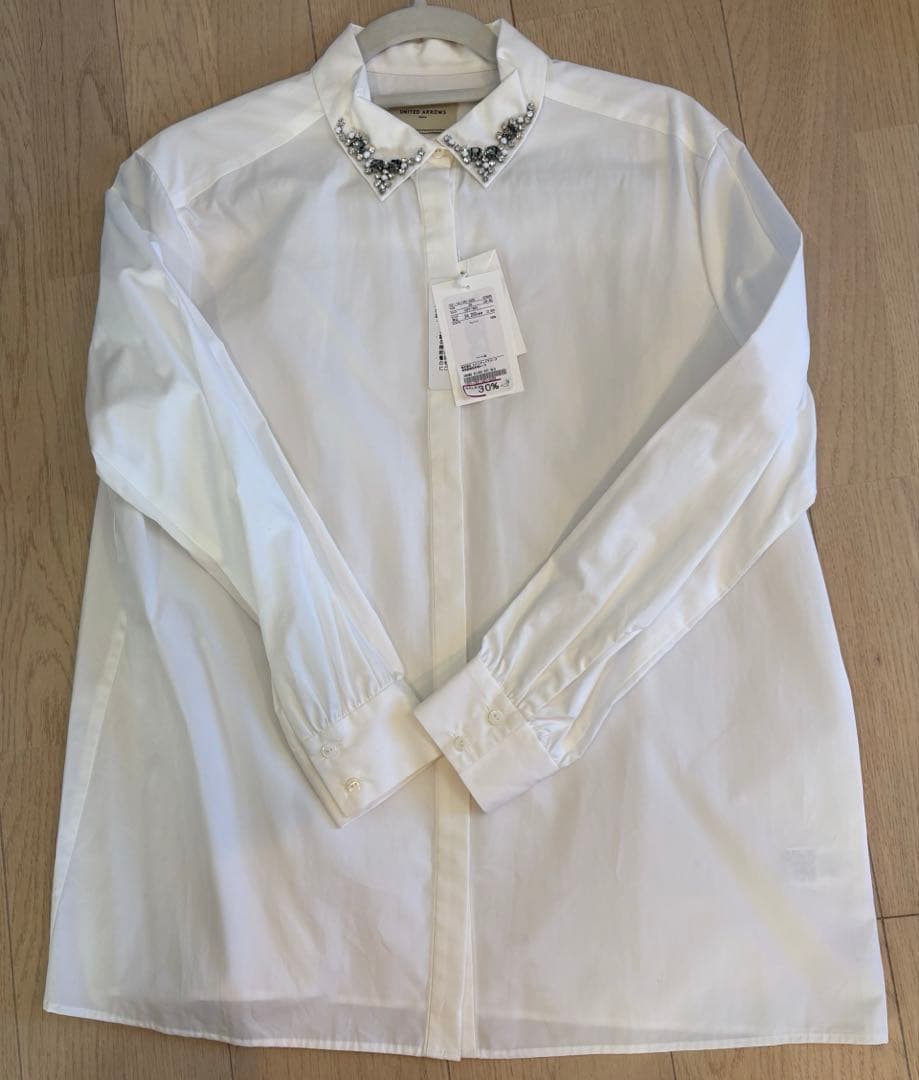 【新品未使用】ユナイテッドアローズ　ビジューブラウス　オフホワイト　サイズ38