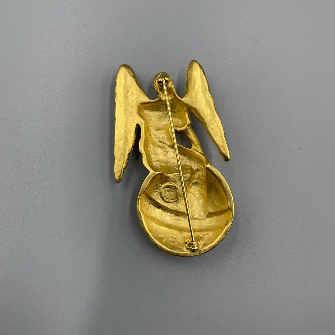 049 Karl Lagerfeld 天使のブローチ