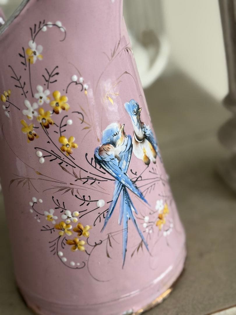 フランスアンティークホーロー薄ピンクツバメと小花柄バンドペイントピッチャージャグ