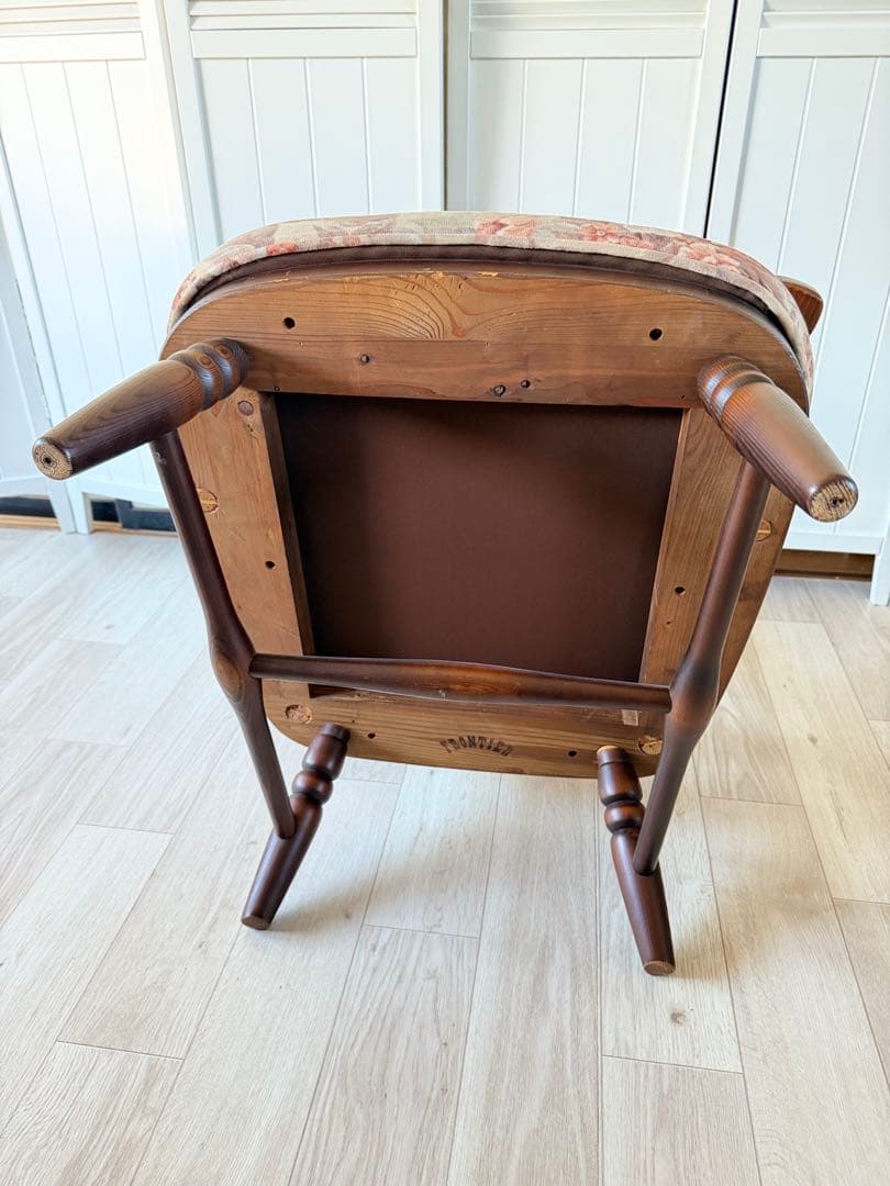 ③飛騨産業 キツツキ フロンティア アーム付きソファチェア カントリー 木製