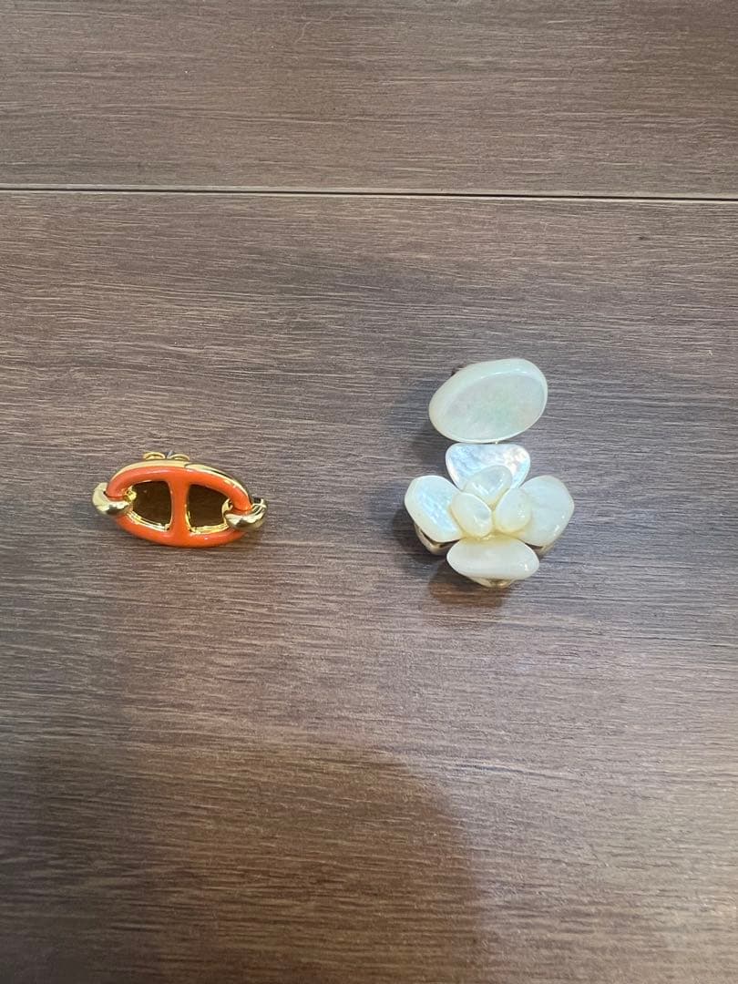 エルメス シェーヌダンクル シャネル カメリア ピアスセット 各片耳のみ