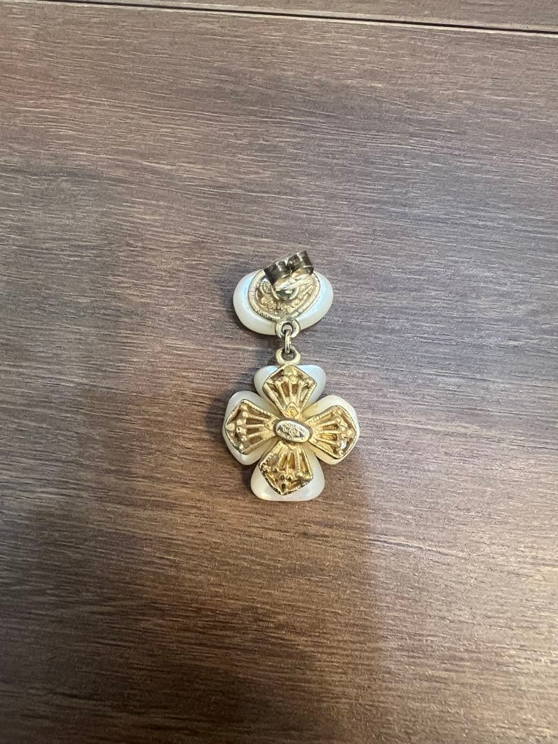 エルメス シェーヌダンクル シャネル カメリア ピアスセット 各片耳のみ