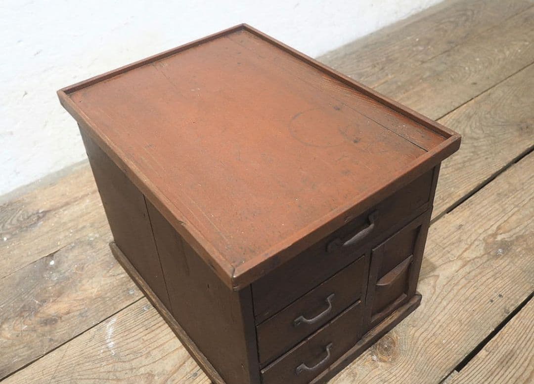 1352 小ぶりな収納棚　小引き出し　ケース　レトロ　小物入れ　アンティーク