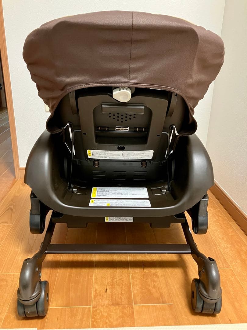 combiコンビ ネムリラ 4キャス オートスウィング ハイローチェア