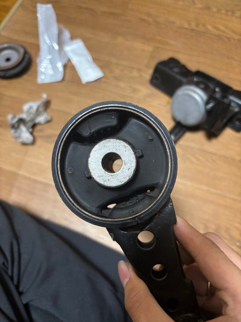 スイフトスポーツ　zc33s 純正エンジンマウント