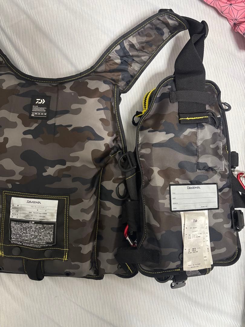 Daiwa フィッシングベスト 黒/黄色 カモフラージュ