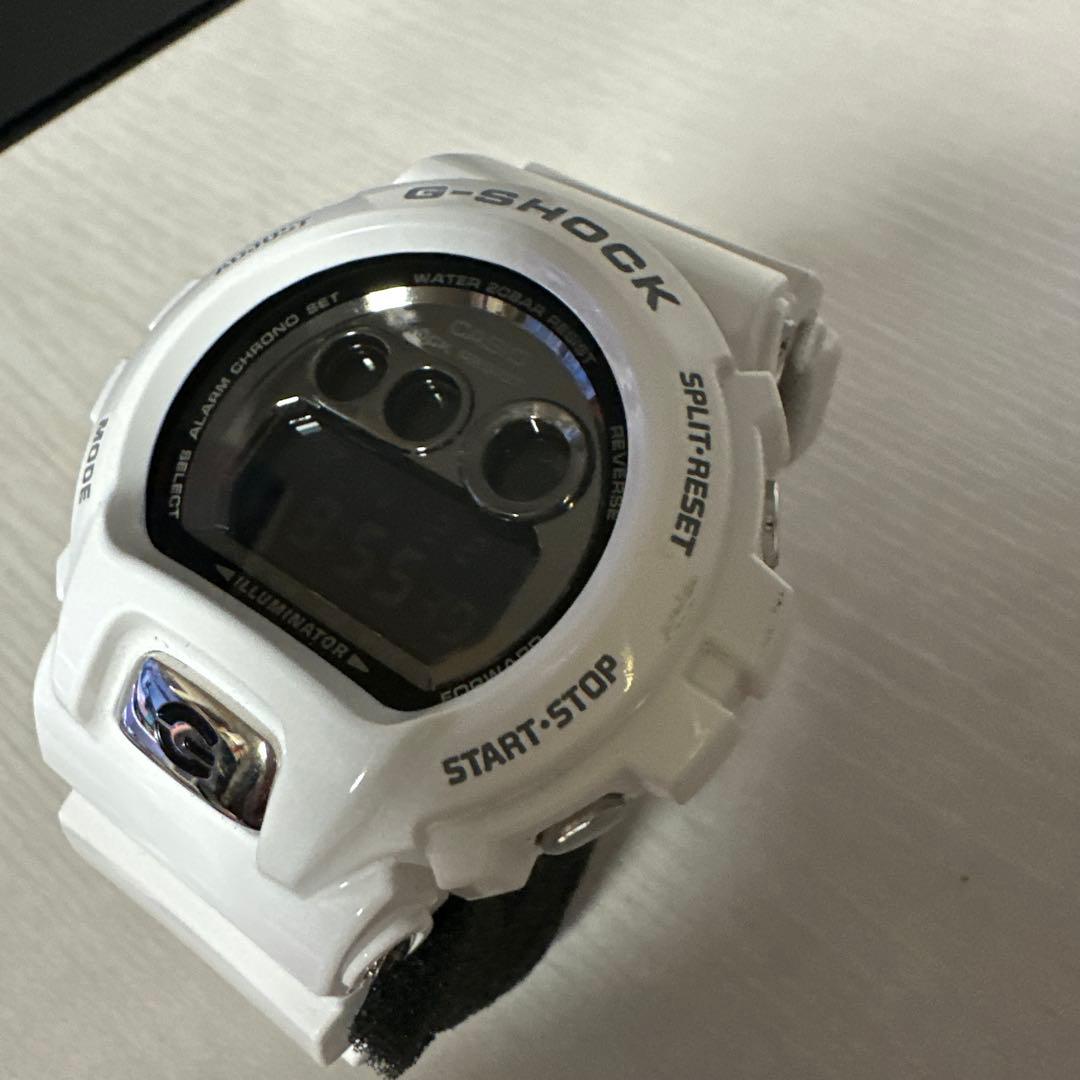 G-SHOCK GD-X6900 FB-7JF ホワイトXブラック