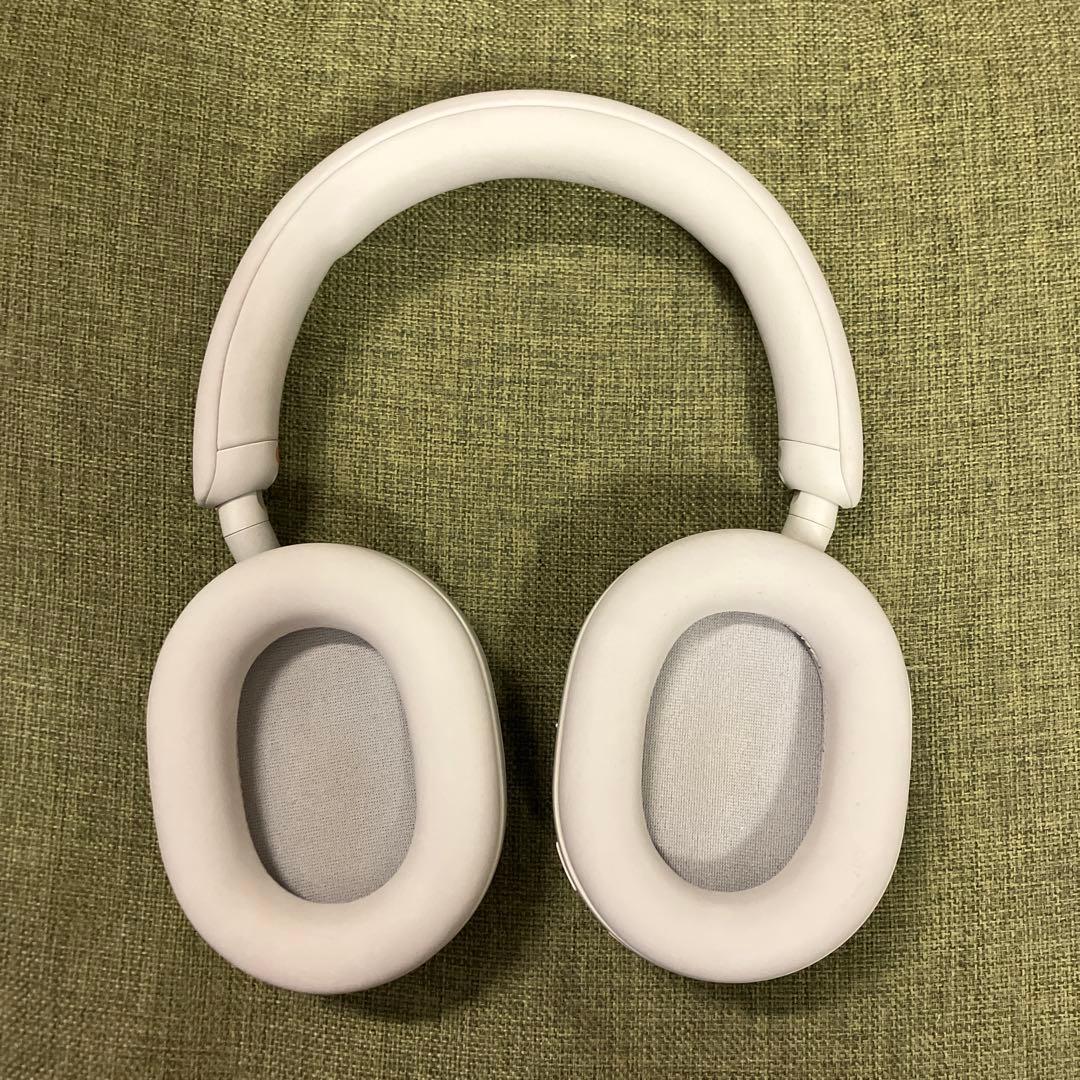 ホワイト ワイヤレスヘッドフォン wh 1000xm5 ケース付き