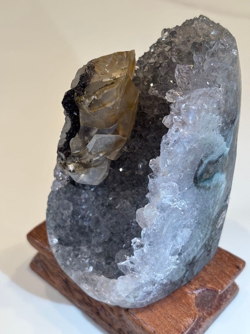 天然水晶原石 木製台座付き