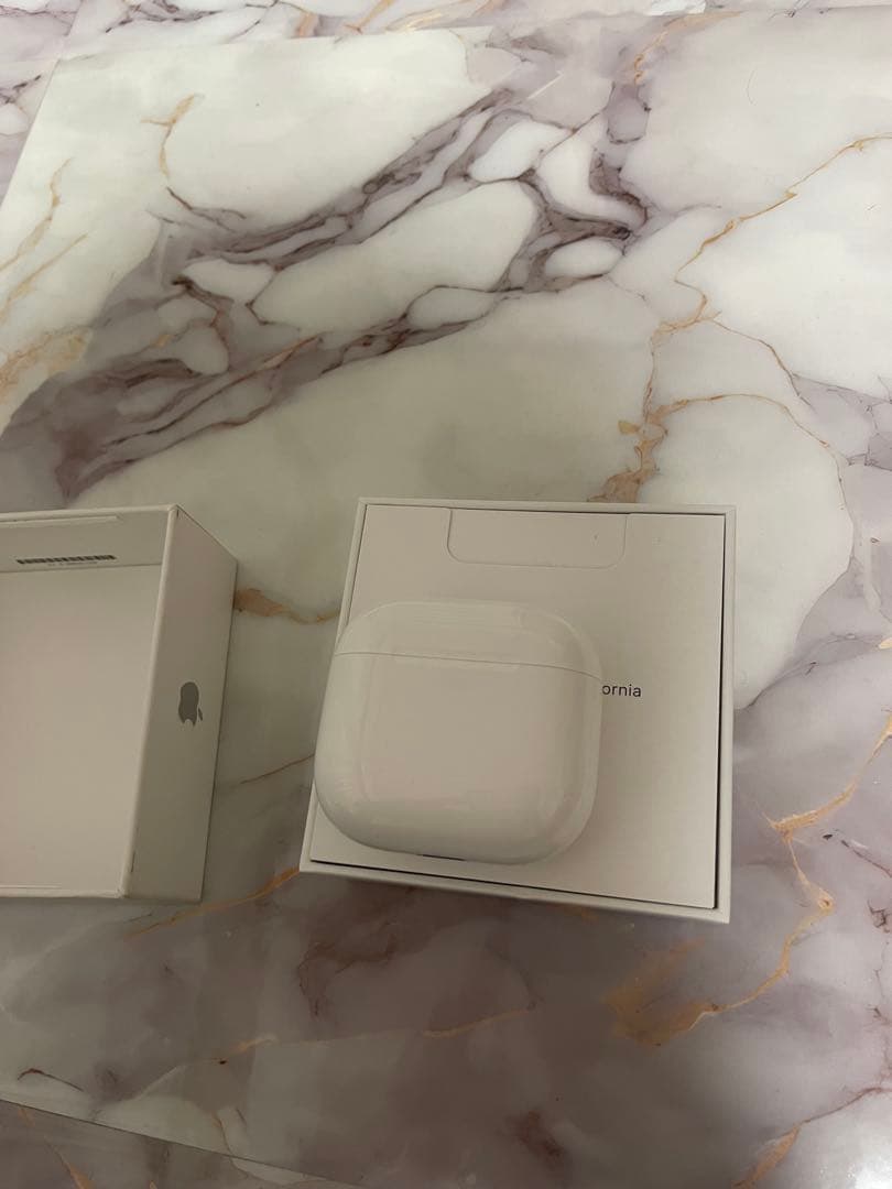 AirPods4 ノイズキャンセリング搭載 Apple Core+