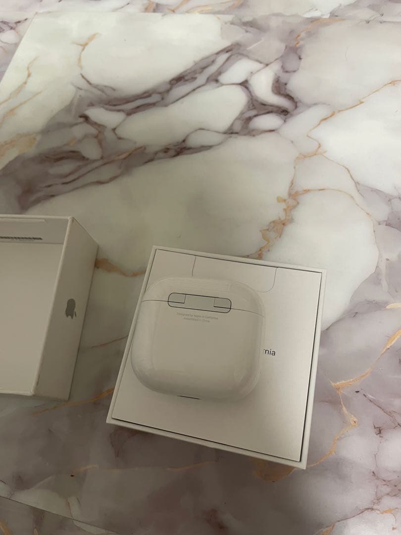 AirPods4 ノイズキャンセリング搭載 Apple Core+