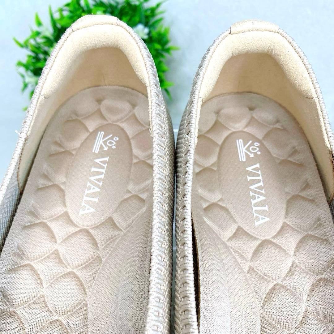 極美品✨VIVAIA ポインテッドフラットパンプス　37.5 ベージュ/ブラック