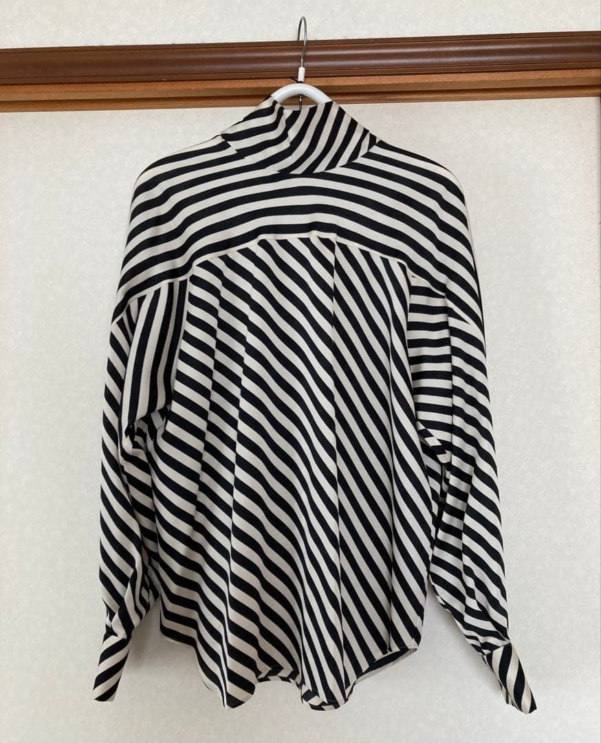 【超美品！】2024HYKEハイク 2024AW 人気ブラウス　1回着用のみ