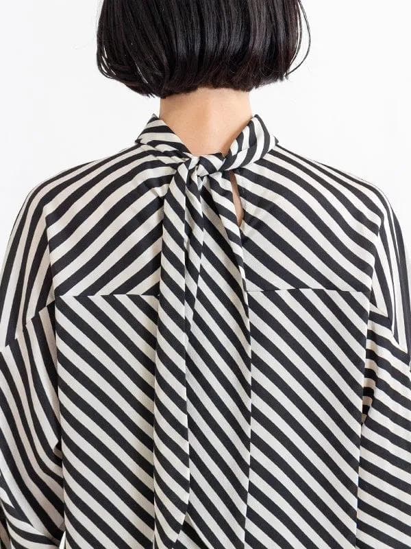 【超美品！】2024HYKEハイク 2024AW 人気ブラウス　1回着用のみ