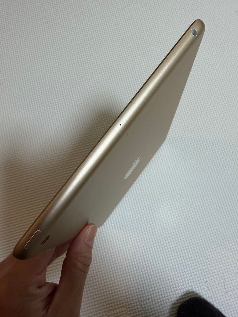 超美品　iPad Wi-Fi 第5世代 128G ゴールド