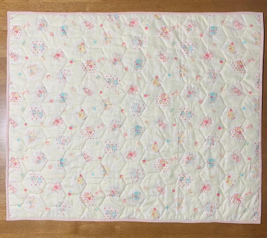 パッチワークキルト　可愛い動物たちのビンテージのキルト