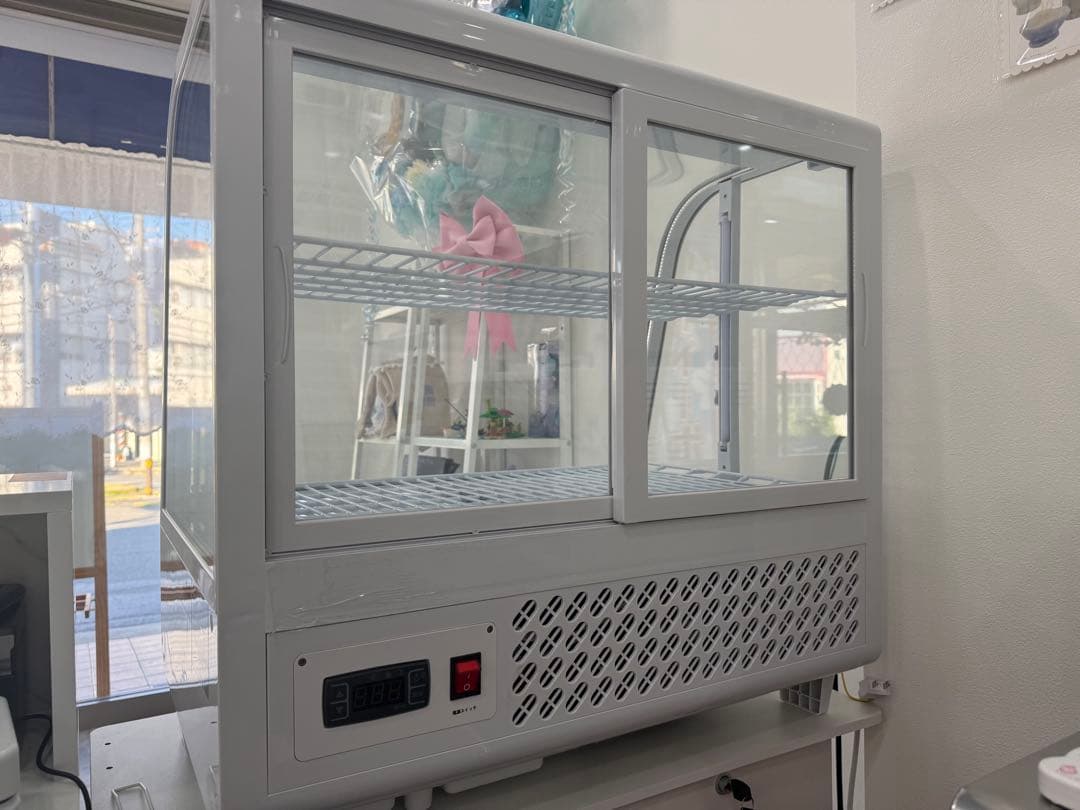 冷蔵ショーケース　ホワイト　2段棚付き　卓上