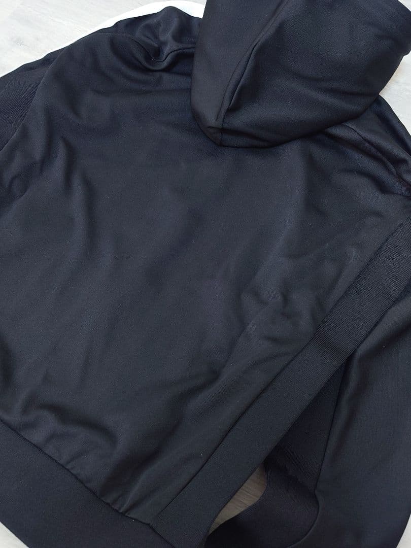 新品Lサイズ セットアップ ラインロゴ ウノピゥウノウグァーレトレ リラックス