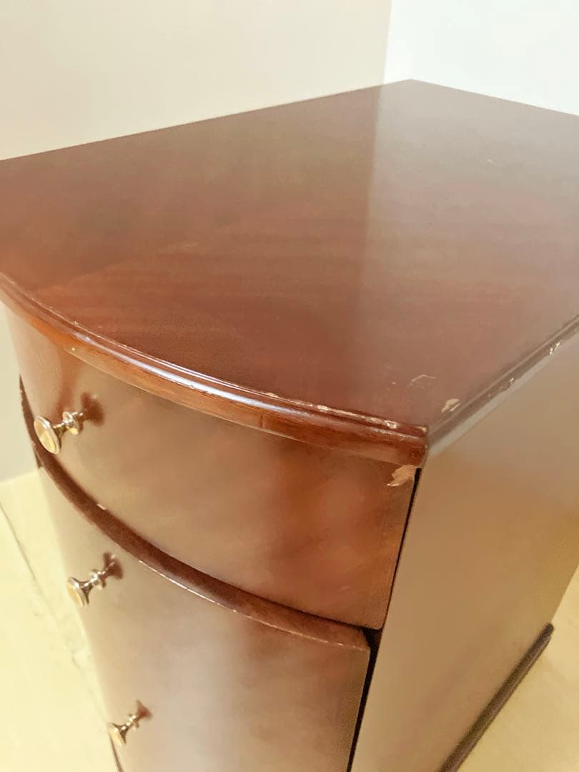 アンティーク調　キャスター付き　木製サイドテーブル　キャビネット　エンドテーブル