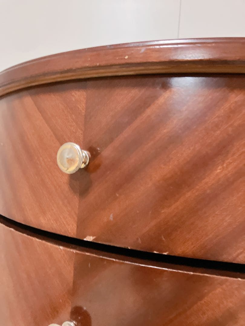 アンティーク調　キャスター付き　木製サイドテーブル　キャビネット　エンドテーブル