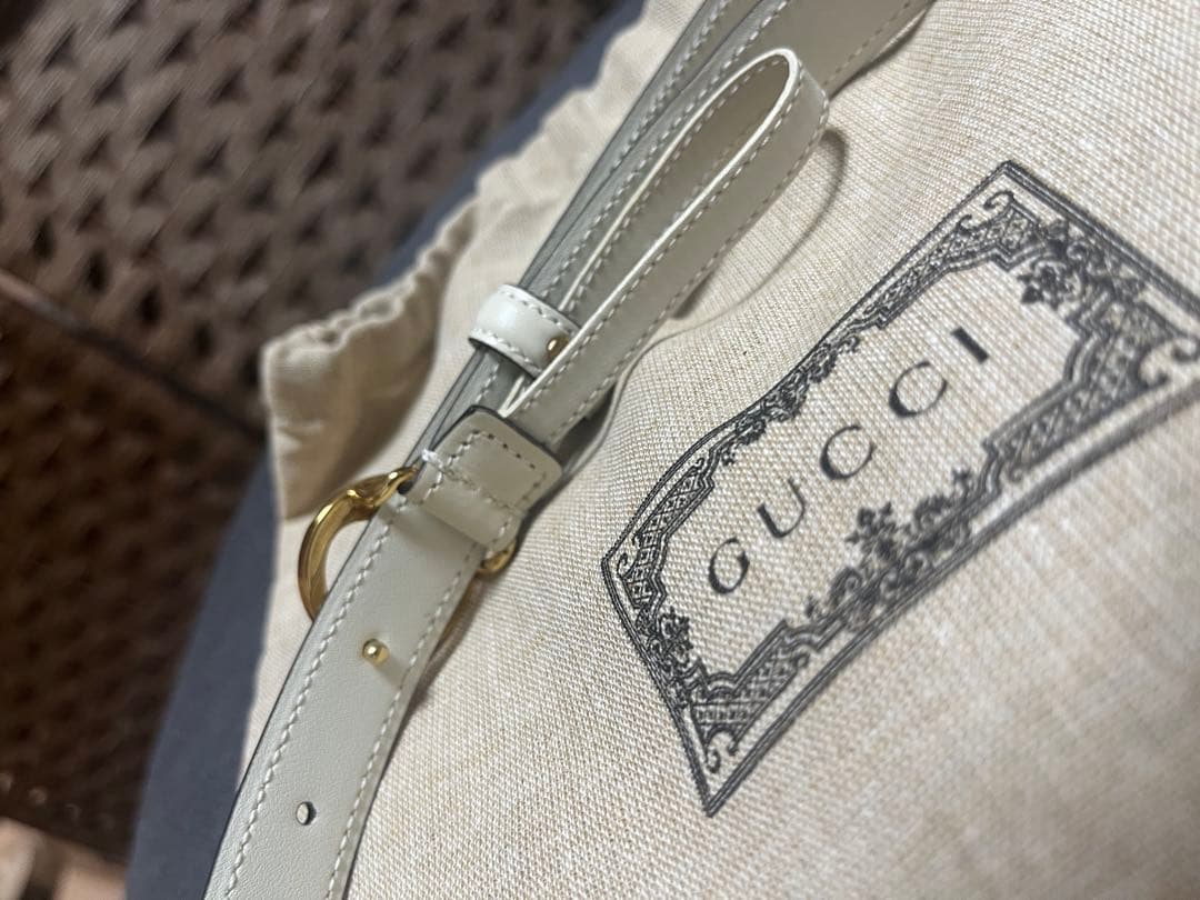 【最終〜11/26朝締】GUCCI ホワイトレザーベルト ゴールドバックル