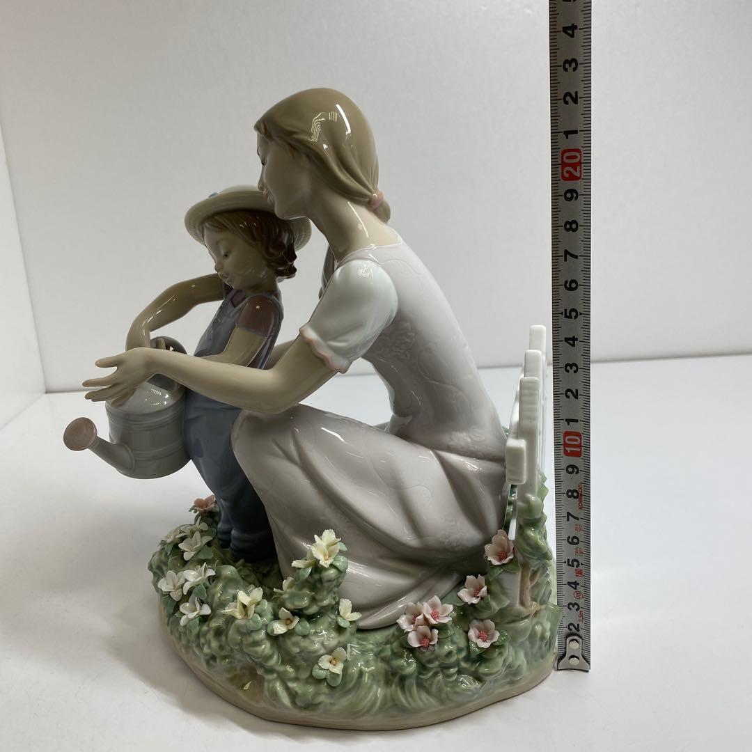 リヤドロ　ママのお手伝い　高さ23.5㎝　幅約21㎝　東な7-0921⭐︎1F