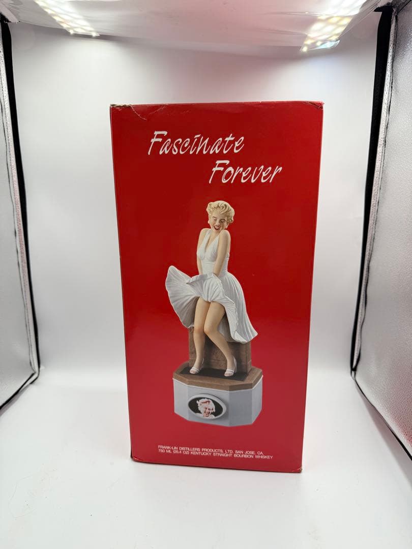 古酒　未開栓　箱付き　マリリンモンロー『７年目の浮気』バーボンウイスキー