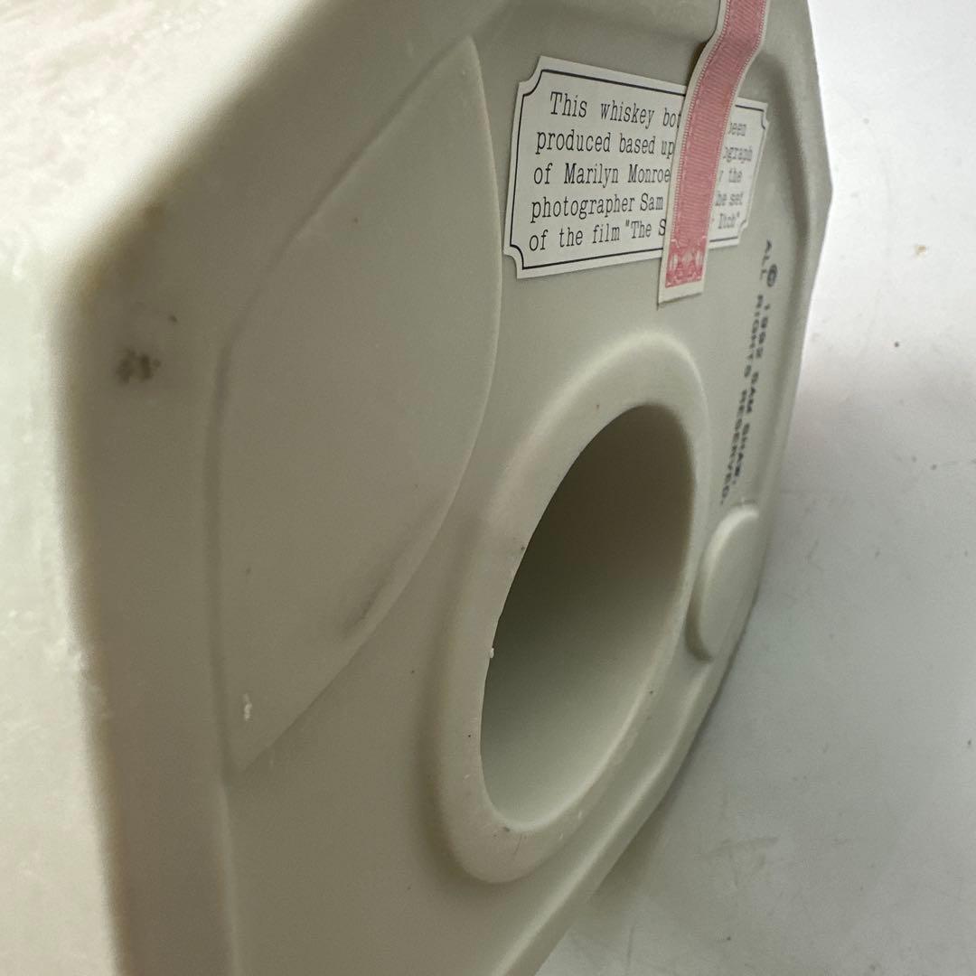 古酒　未開栓　箱付き　マリリンモンロー『７年目の浮気』バーボンウイスキー
