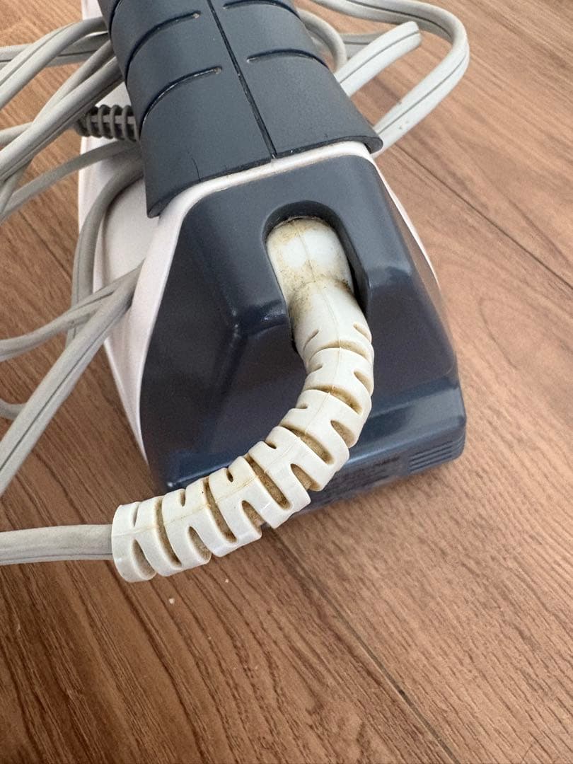 デロンギ ボイラー内蔵型スチームアイロン 6299/2N 　動作確認済み〇