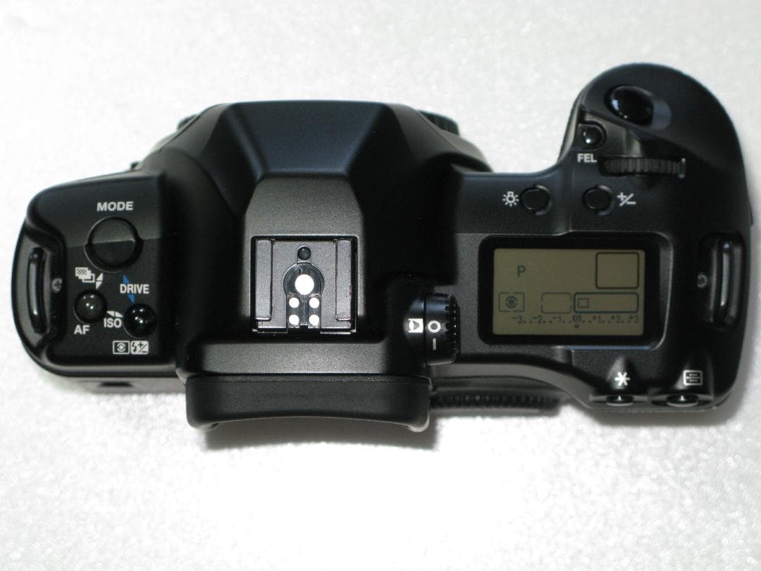 美品　Canon キヤノン EOS3 AFフィルム一眼レフ （ボディのみ）