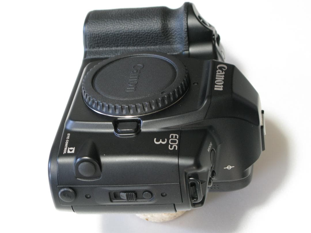 美品　Canon キヤノン EOS3 AFフィルム一眼レフ （ボディのみ）