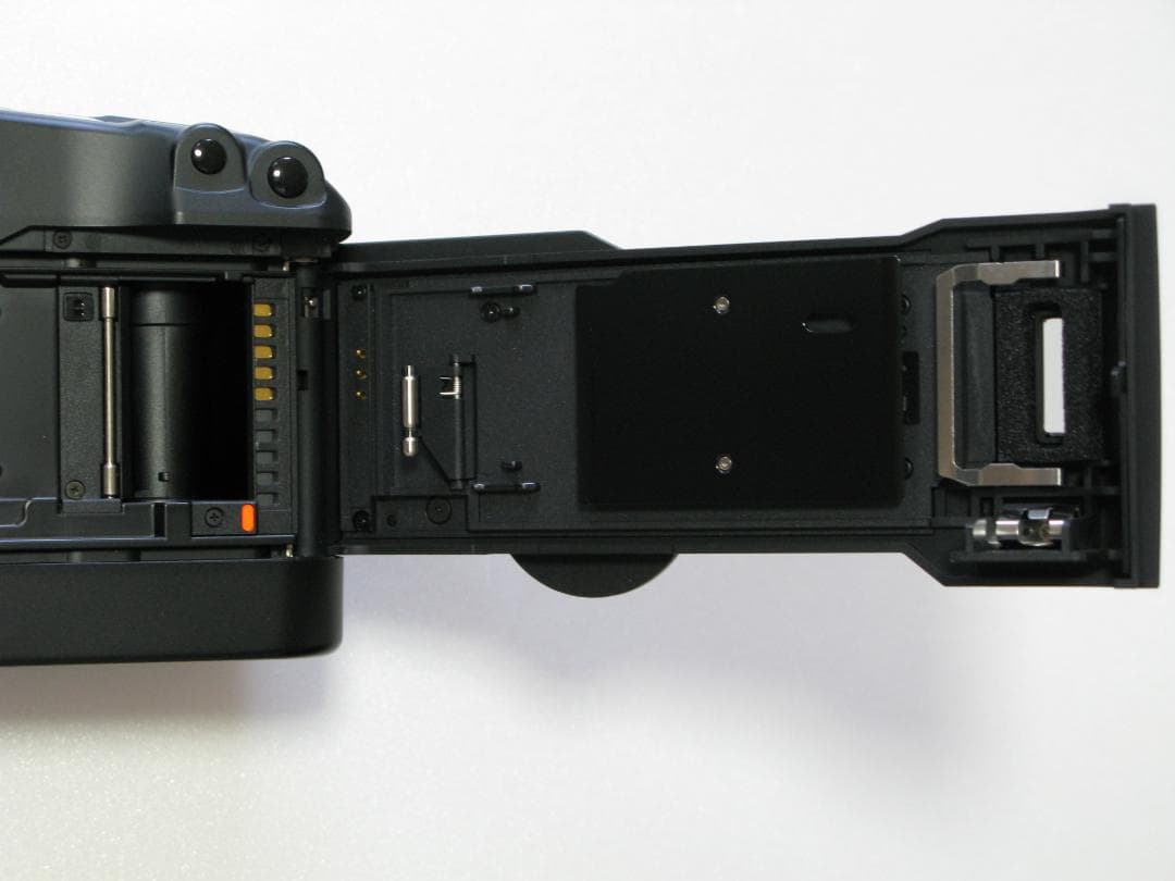 美品　Canon キヤノン EOS3 AFフィルム一眼レフ （ボディのみ）