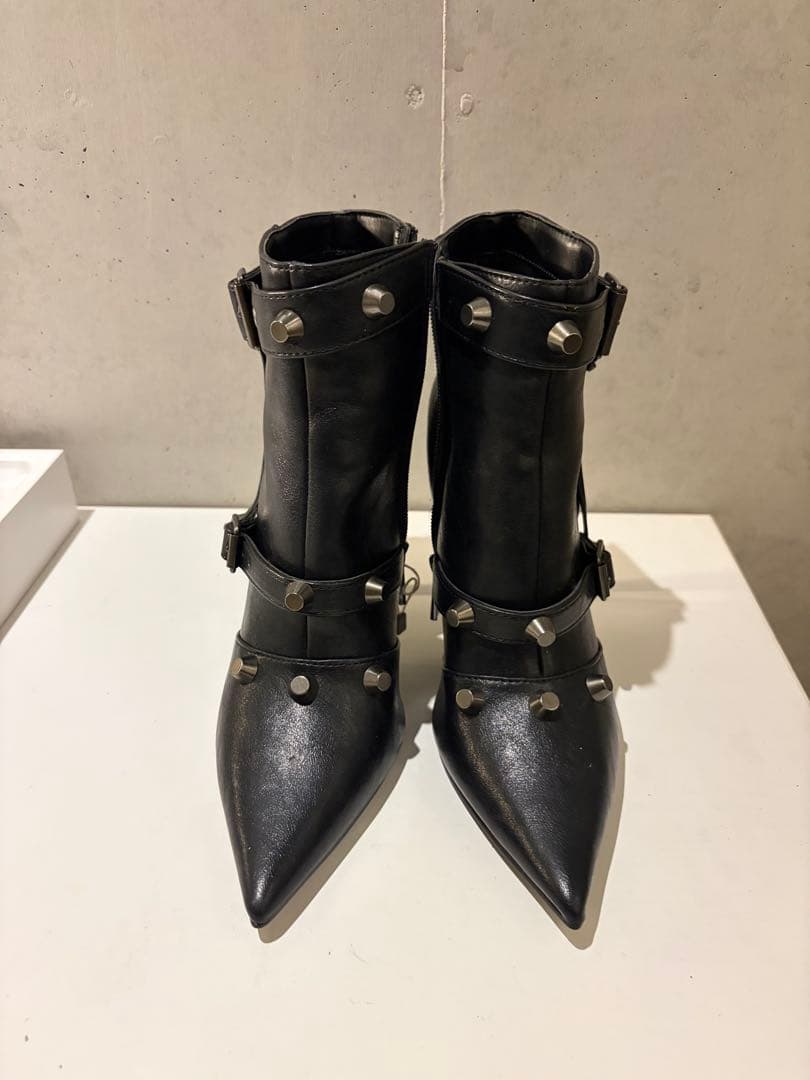 STEVE MADDEN スタッズ付きハイヒールブーツ