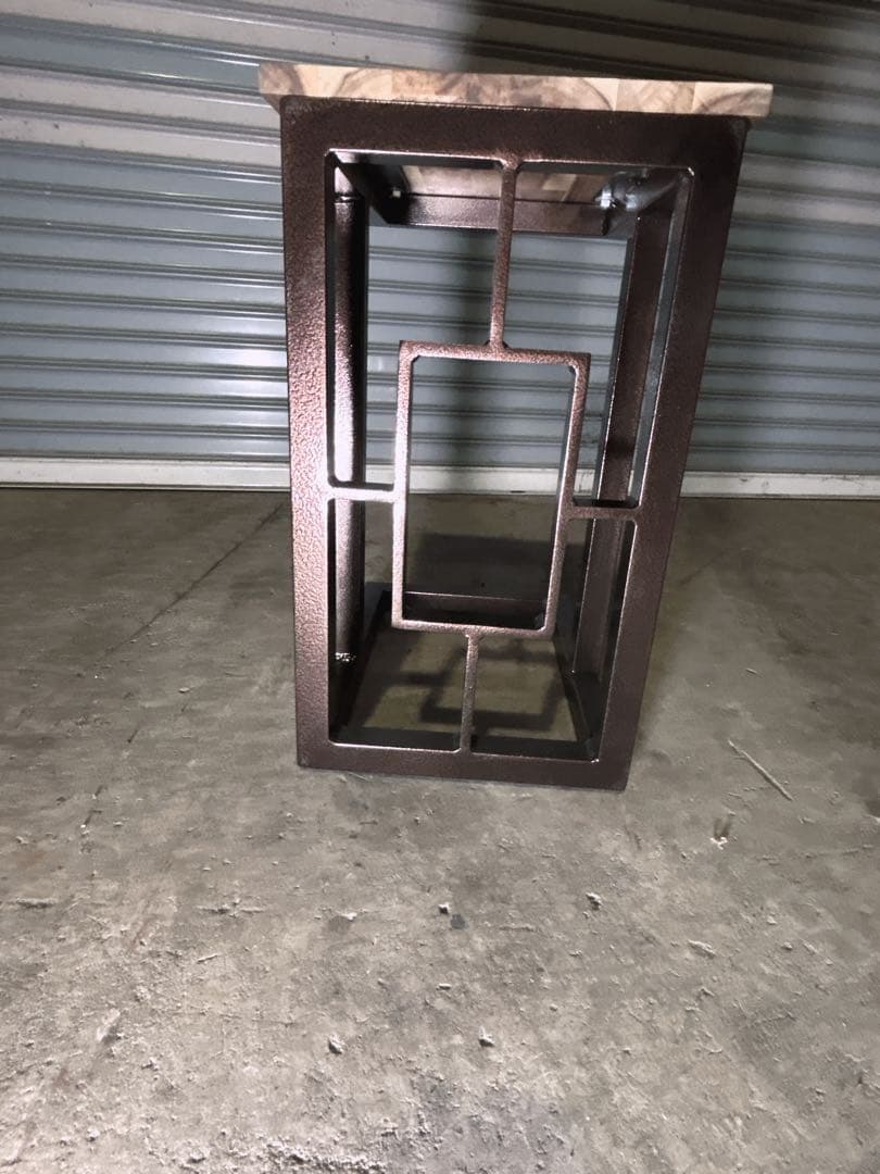 ASE デザイン性を重視したサイドテーブル　粉体塗装を施した他にはないカラー