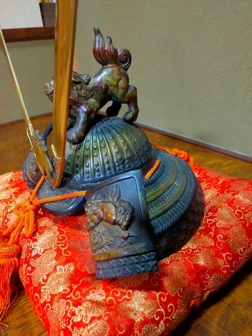 出世兜　源九郎義経　長鍬形獅子頭の兜