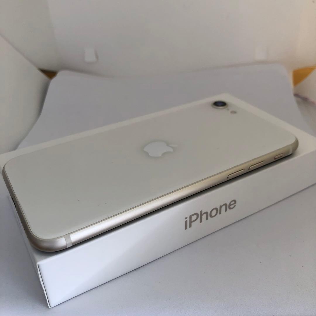 【極美品】iPhone SE3 64GB SIMフリー 【即発送】 【付属品】