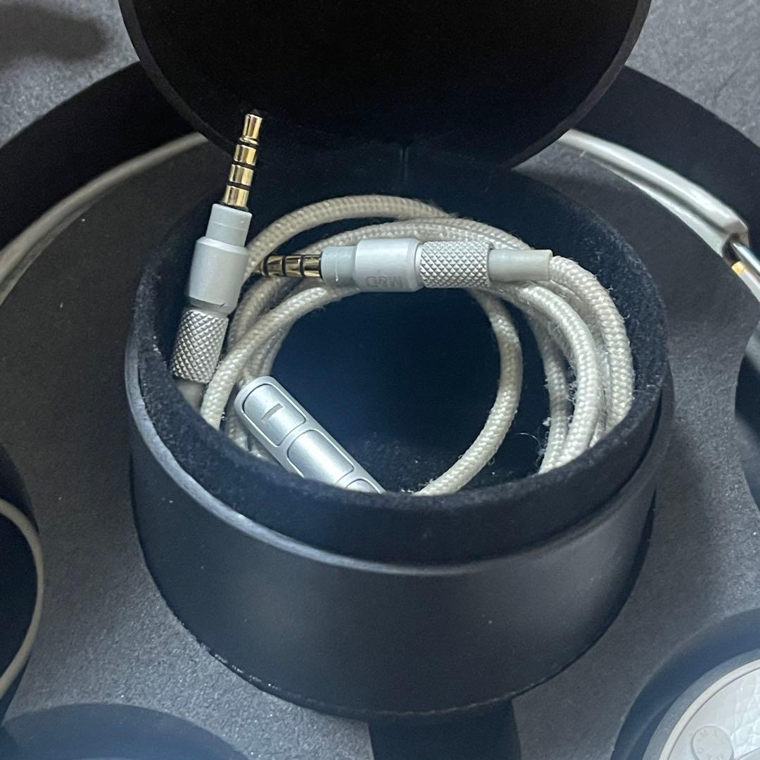 MH40 master&dynamic ホワイト　有線　ヘッドホン