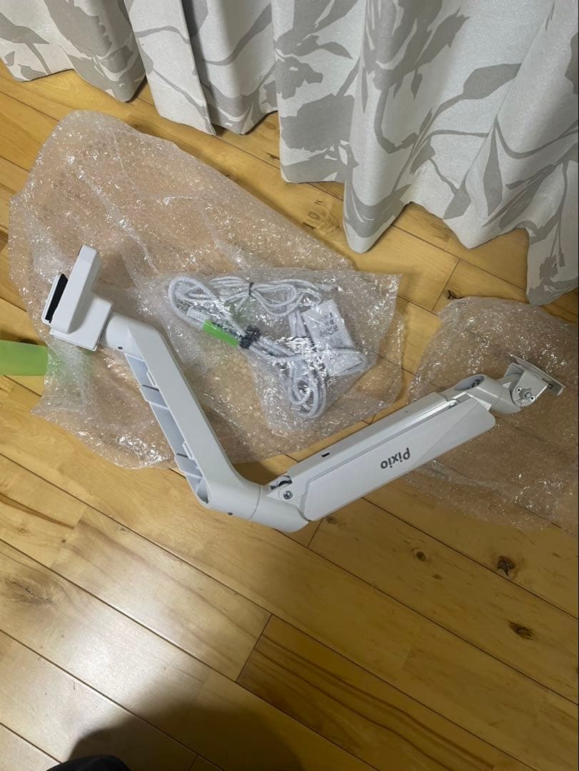 Pixio PX278 Wave White WQHD モニターアーム　付属品