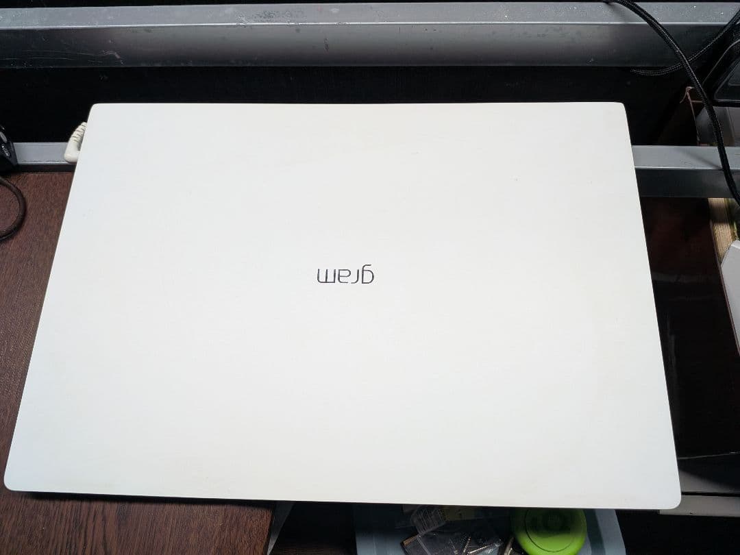 LG gram ホワイトノートPC 17インチ　大画面