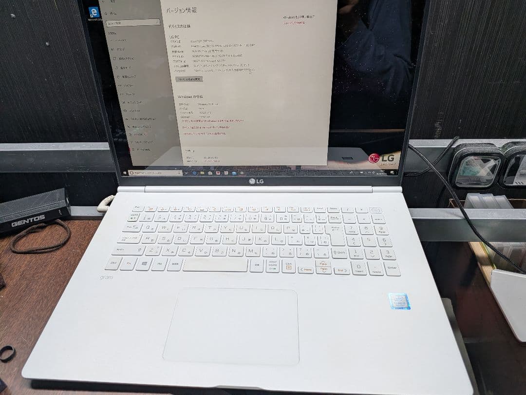 LG gram ホワイトノートPC 17インチ　大画面