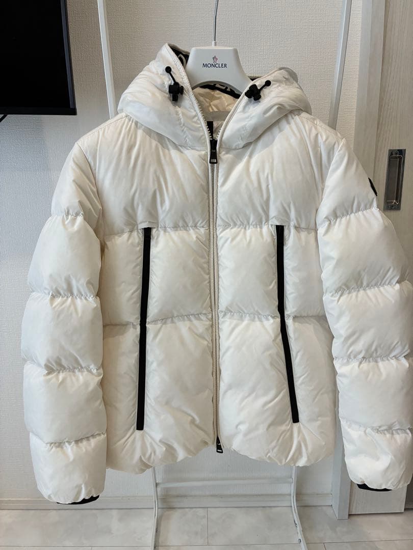 MONCLER フード付きホワイトダウンジャケット