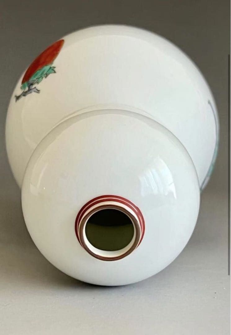 人間国宝十三代酒井田柿右衛門　濁手柿文　花瓶高さ約16 Cm共箱